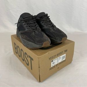 Yeezy 700 Utility Black Sz 11.5